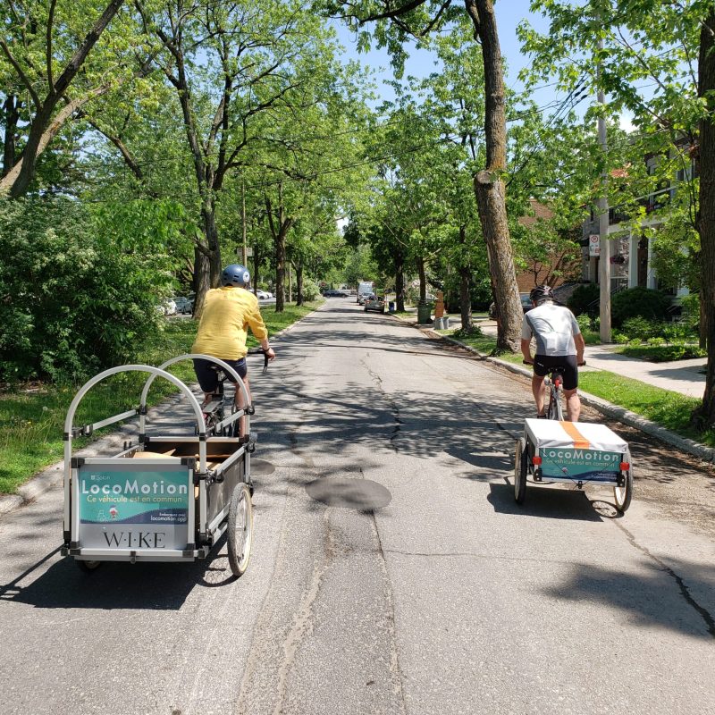 Vélos-remorques de dos à Ahuntsic